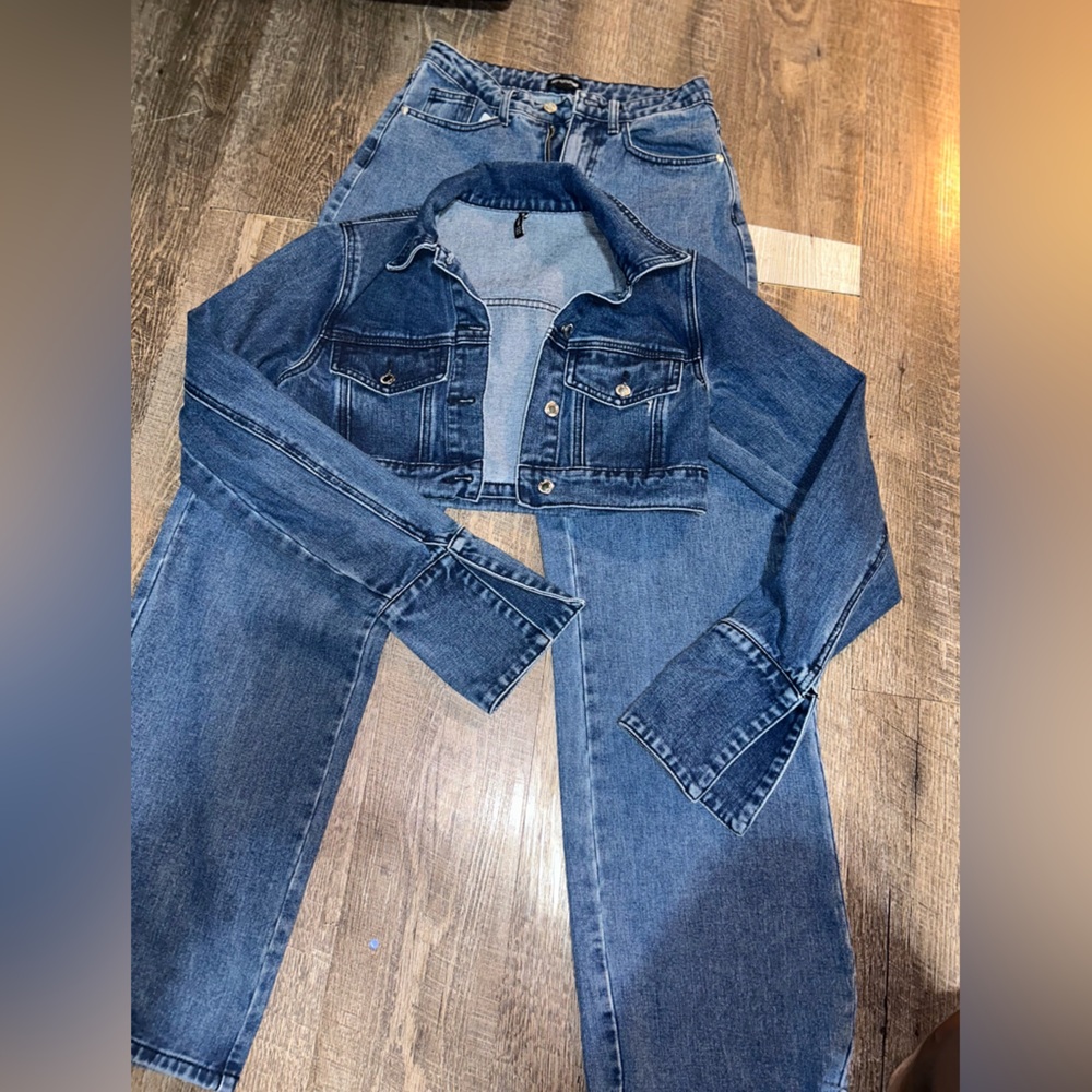 PRETTY LITTLE THING: Two Piece Denim Set